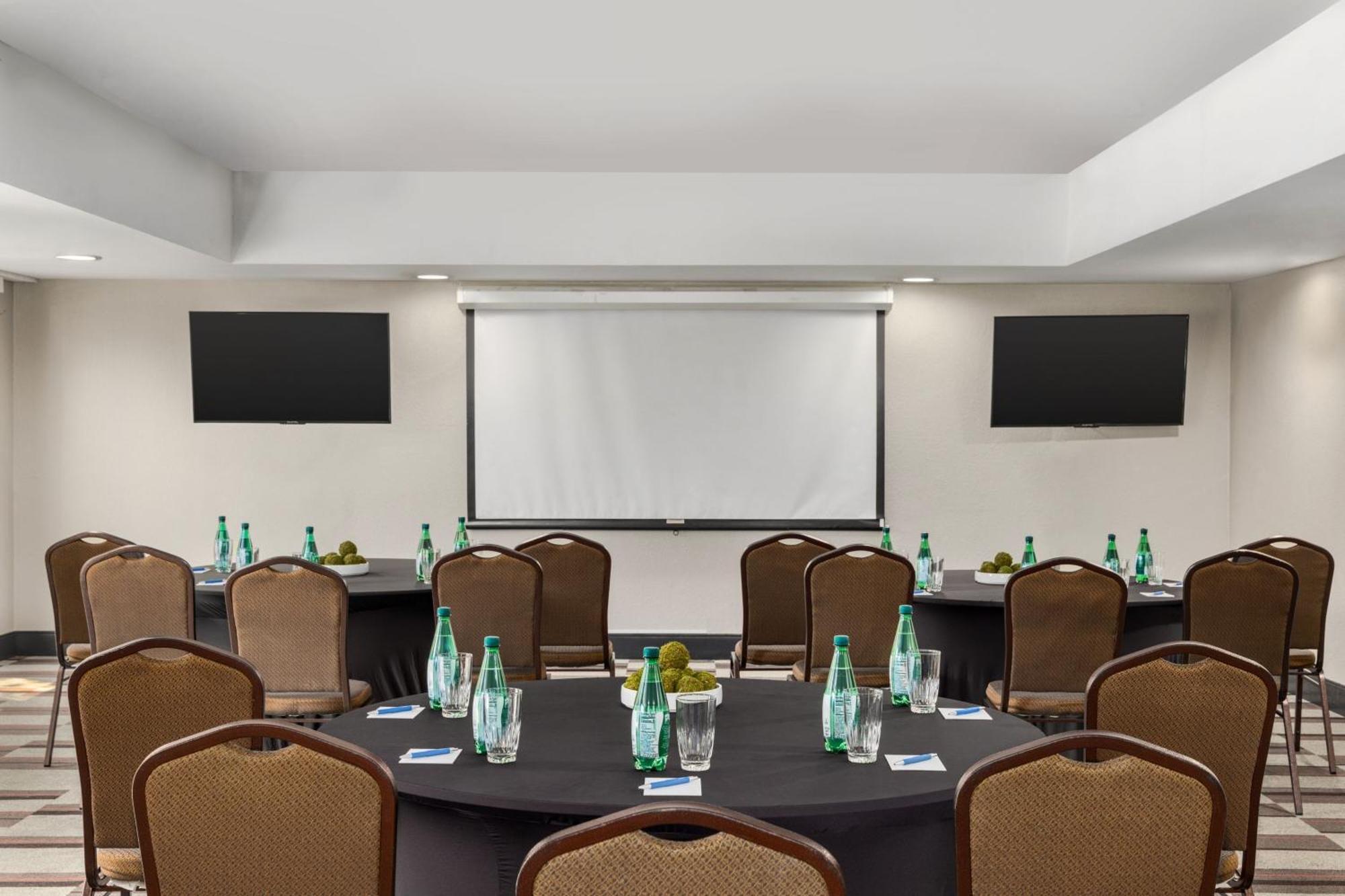 Four Points By Sheraton Greensboro Airport Exteriér fotografie