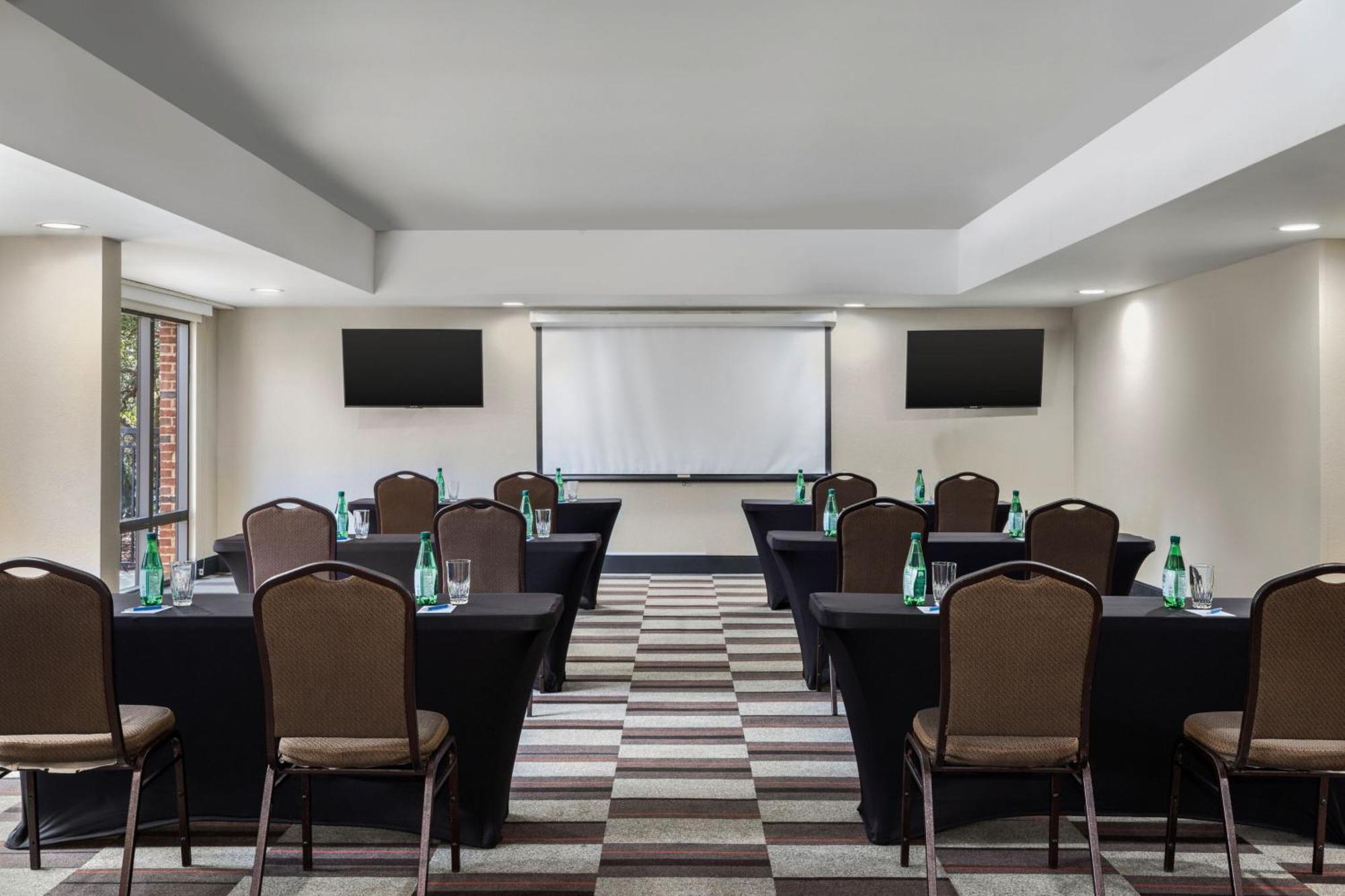 Four Points By Sheraton Greensboro Airport Exteriér fotografie