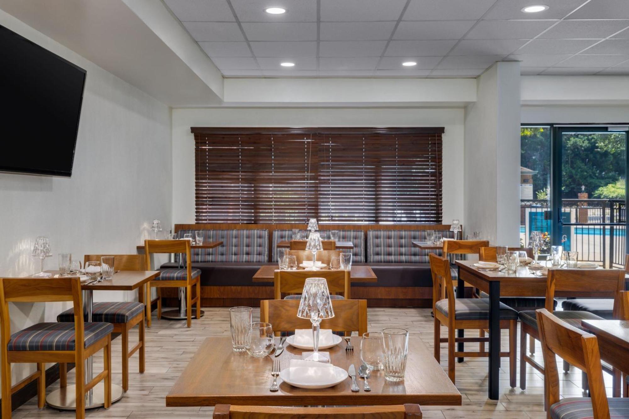 Four Points By Sheraton Greensboro Airport Exteriér fotografie